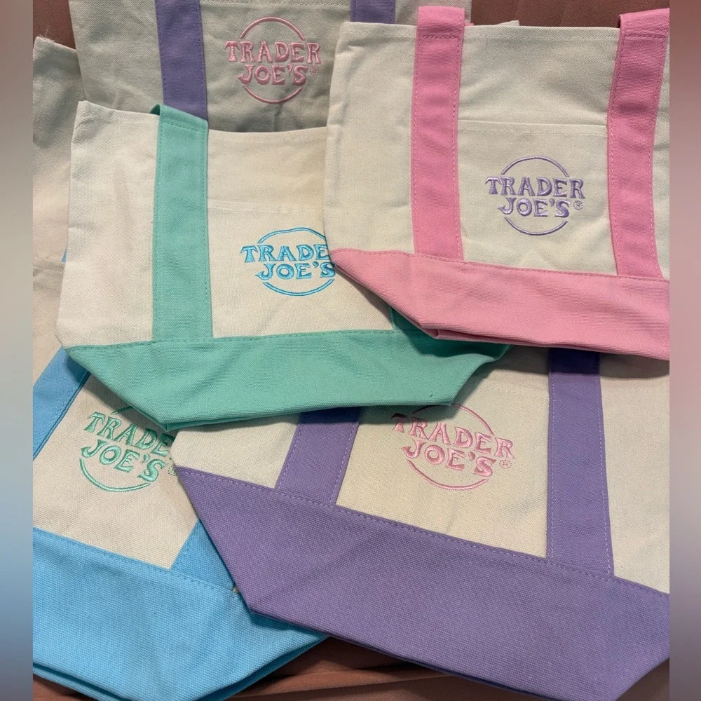 Trader Joe's Pastel Canvas Tote Bags Set of 4 - Picture 1 of 5